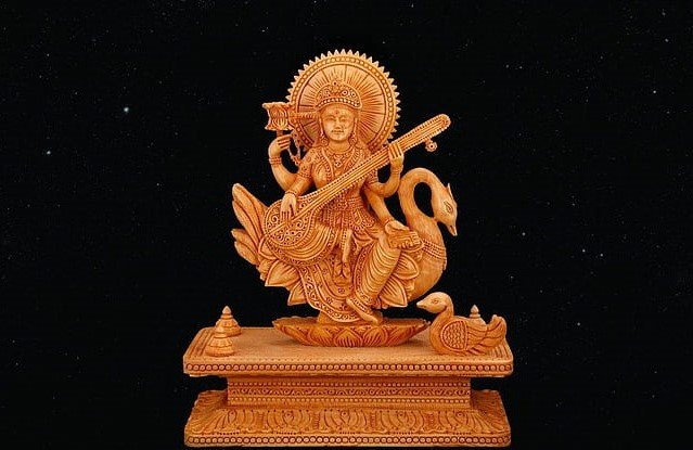 saraswati mata small idol wallpaper